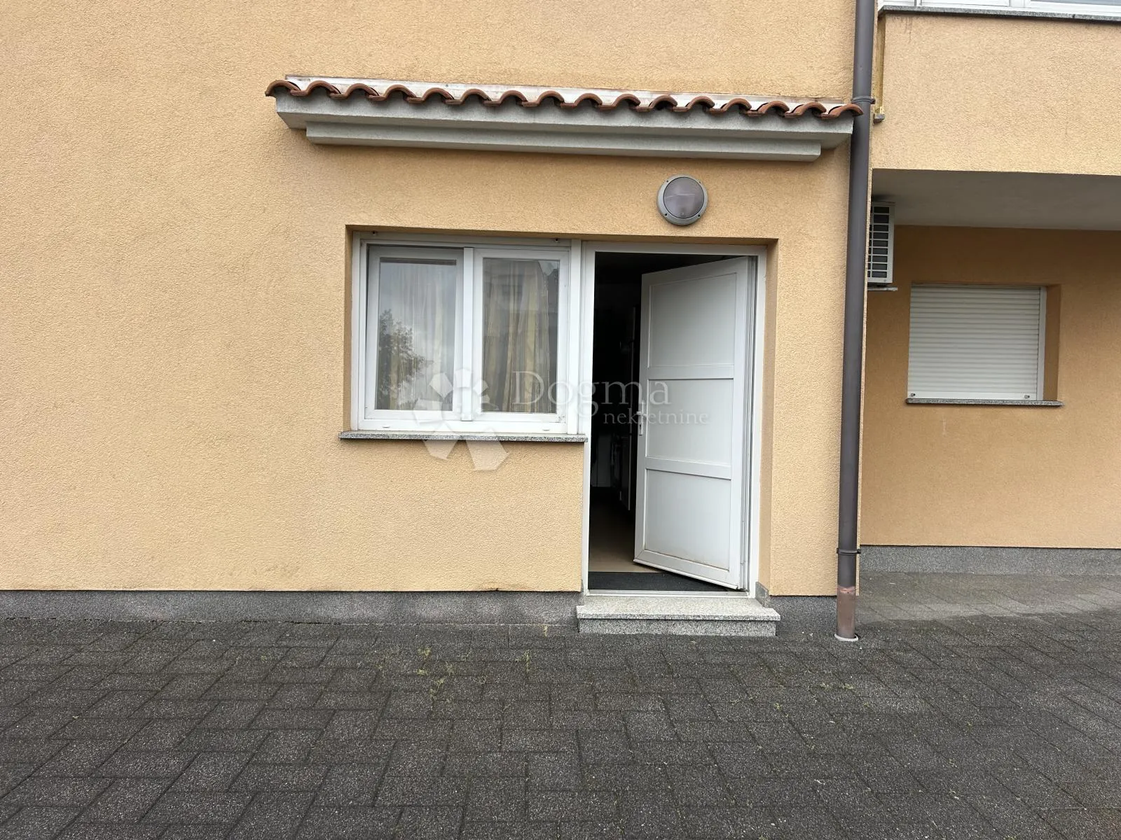srdoči prizemni stan sa puno potencijala - slika 9