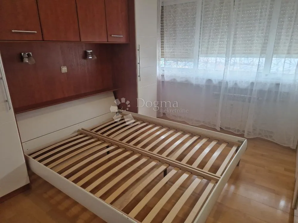 stan za najam iznad centra grada - slika 9