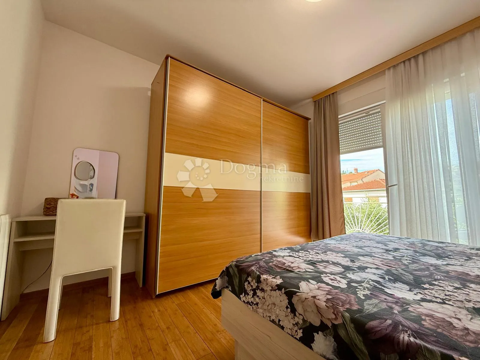 prostran dvosoban stan, 90 m²– pula - slika 8