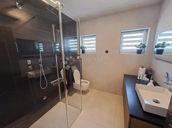 rijeka, hosti, panoramski pogled i 200 m² savršenog doma - slika 12