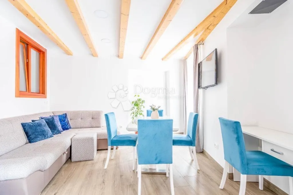 rovinj, centar - moderan dvosobni stan na 1. katu - slika 2
