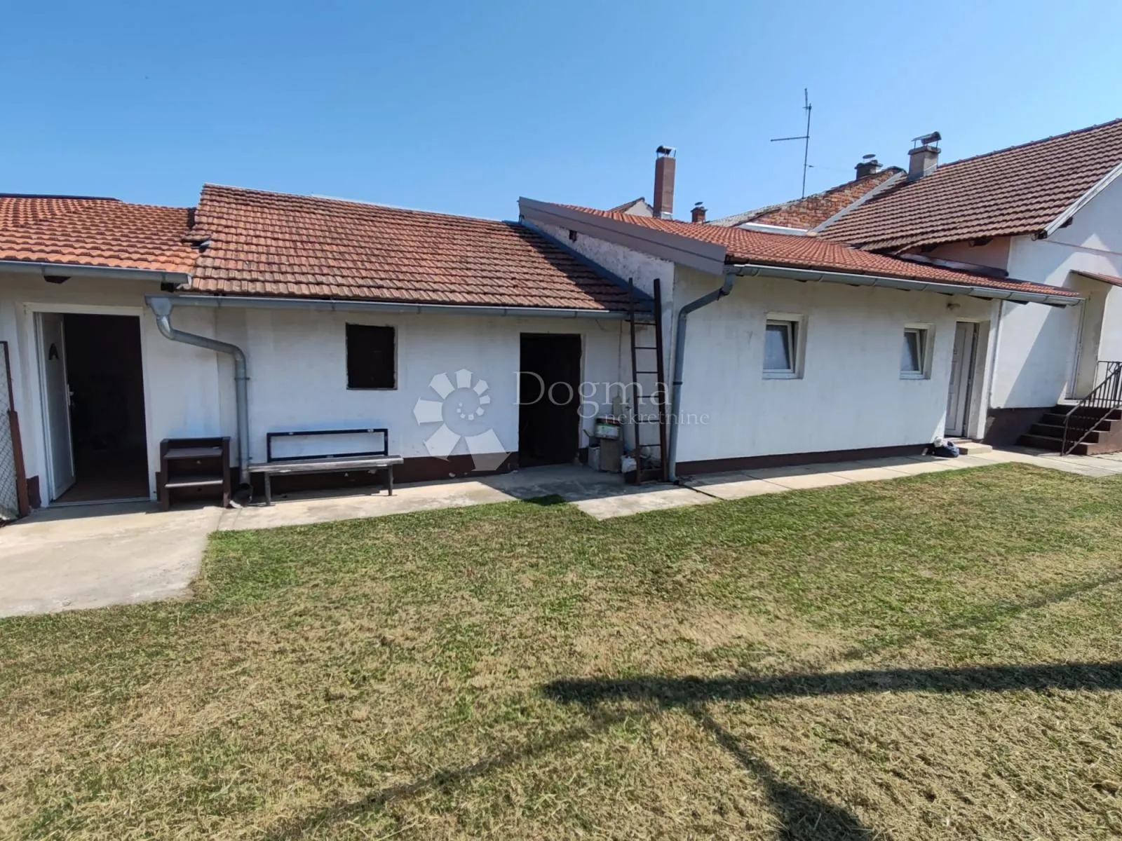 odlična prilika! dvije stambene jedinice + pomoćni objekt - slika 10