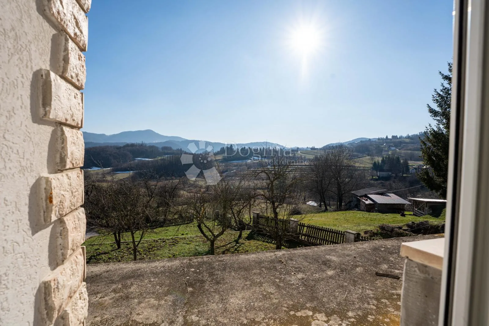 nekretnina s potencijalom za miran život i investiciju - slika 17
