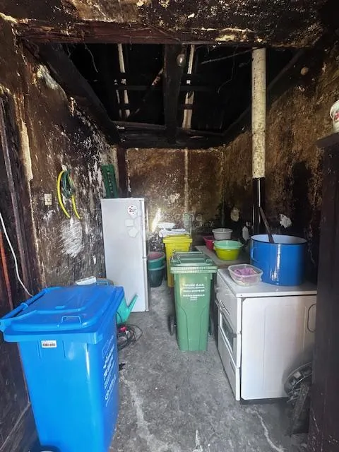 kuća sa 2 pomoćna objekta perušić konjsko brdo - slika 23