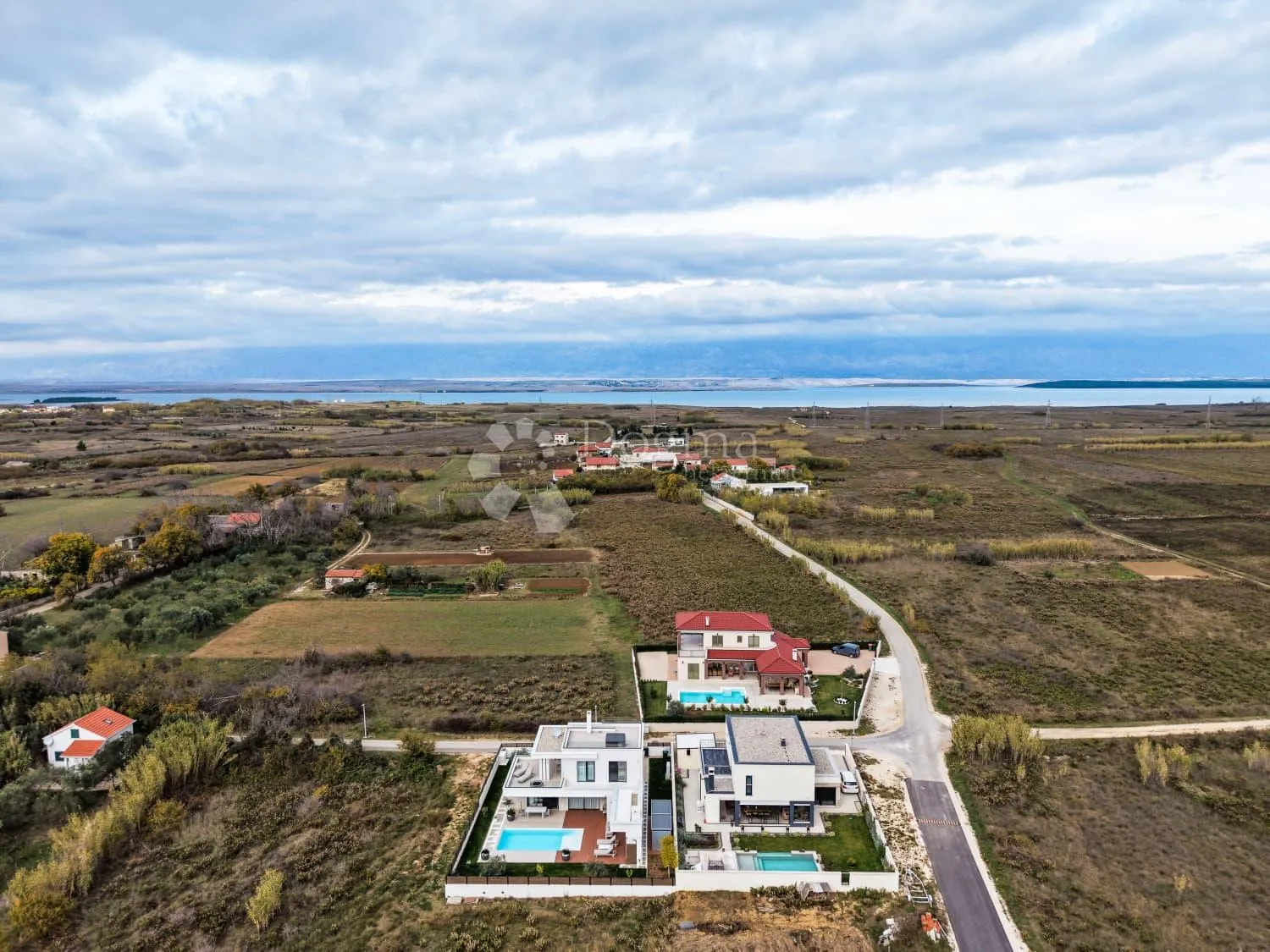 luksuzna vila u privlaci s pogledom na more i uređenim vrtom - slika 5