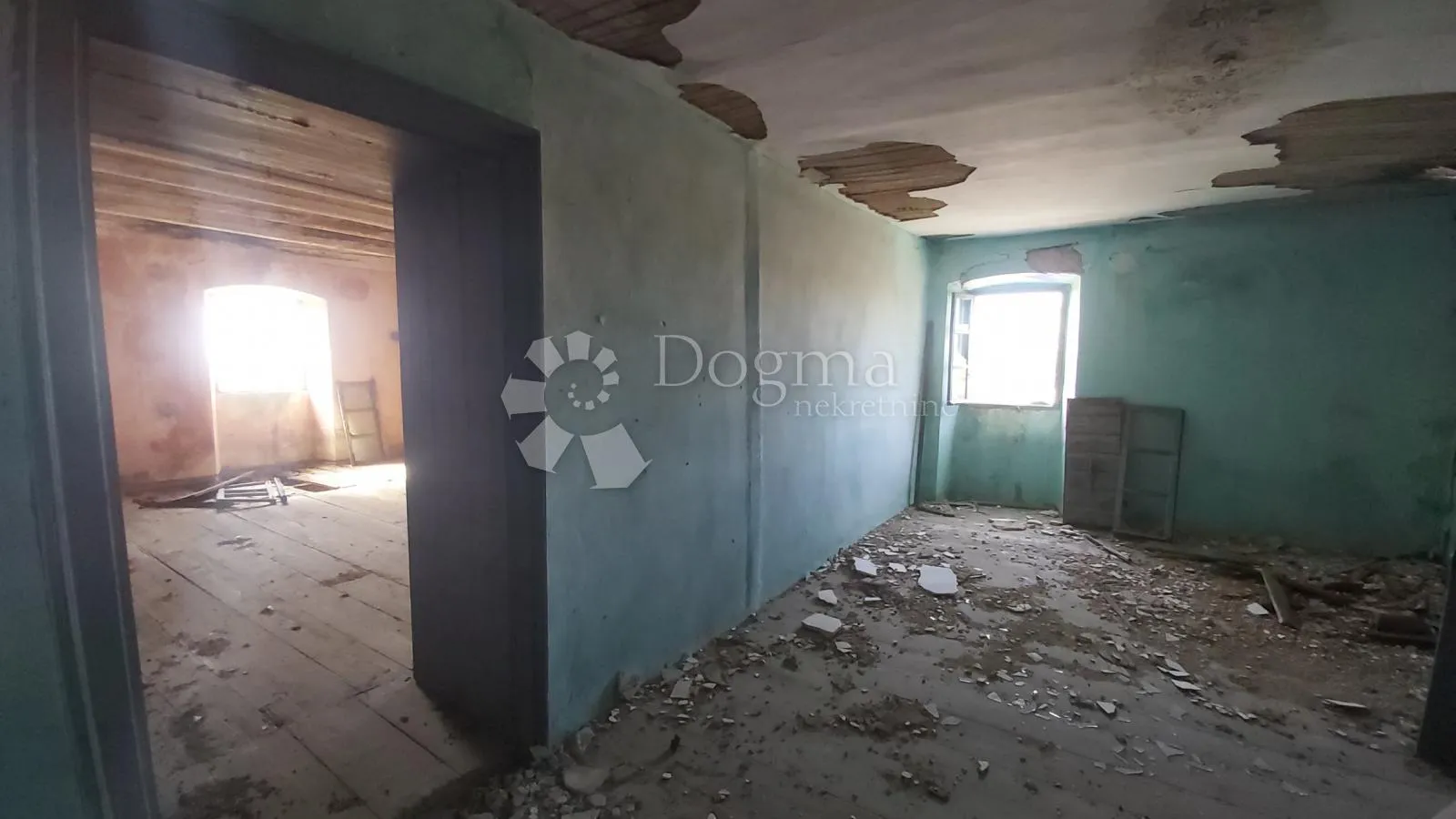 impozantna kamena kuća za adaptaciju - slika 18