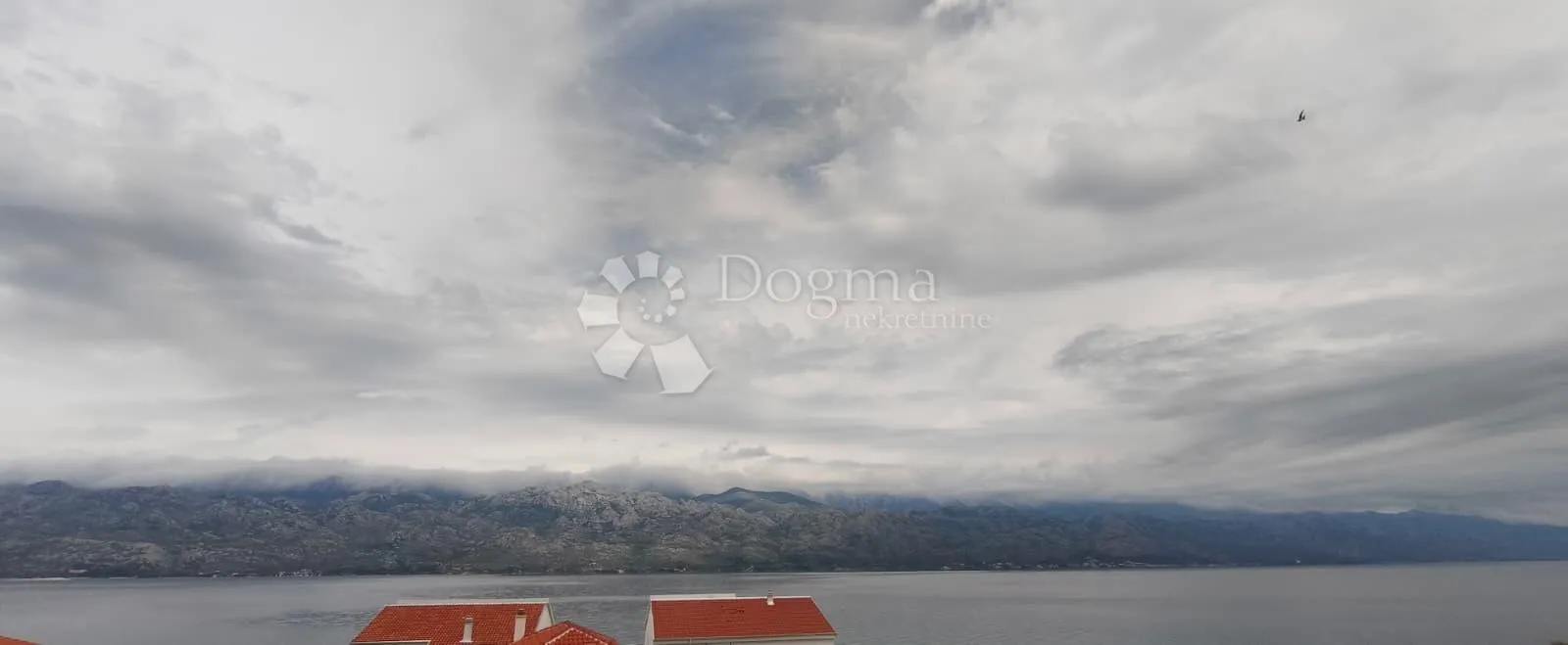 stan s krovnom terasom i spektakularnim pogledom - ražanac - slika 8