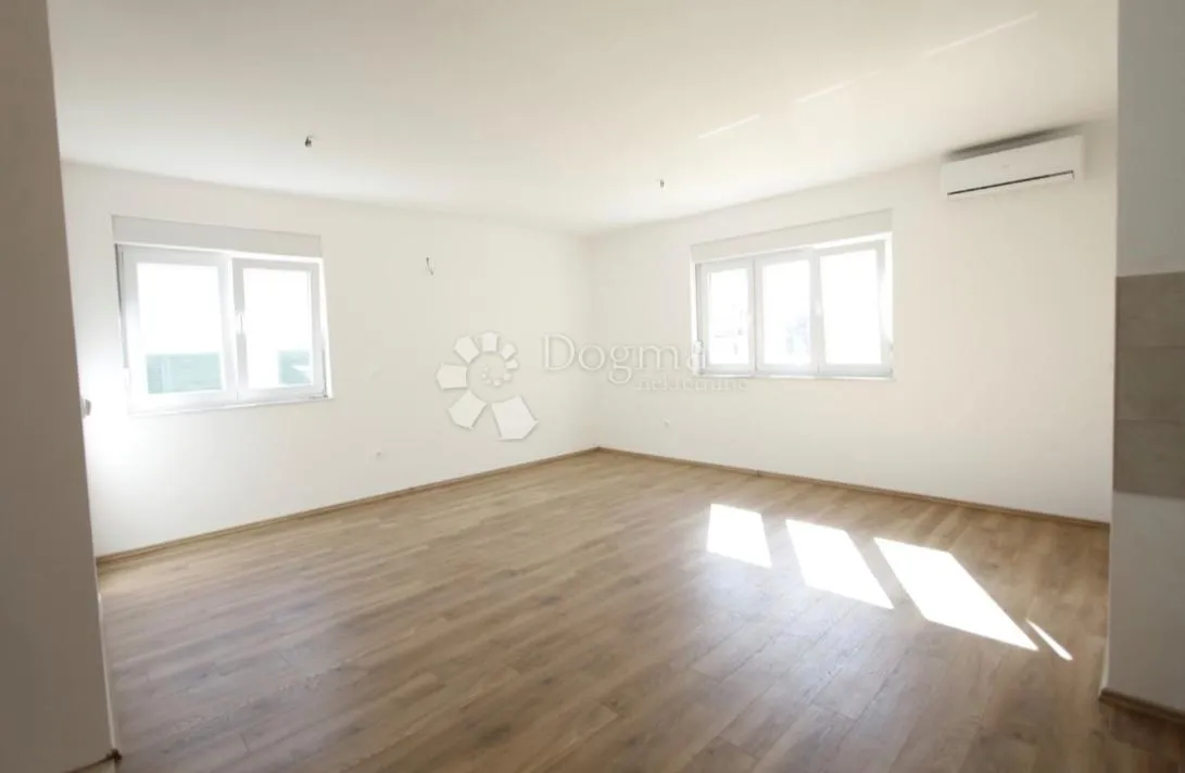 vodice - dvoetažni stan na 1. katu 130 m2 - slika 2