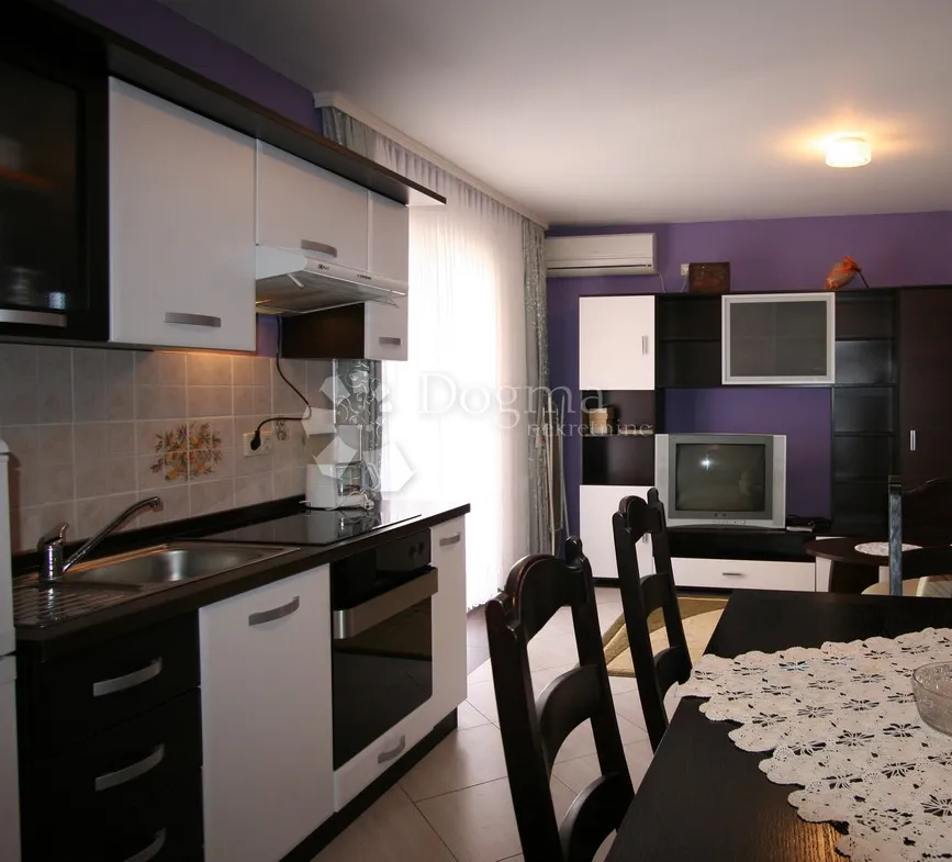 uvala soline - dva apartmana prvi red do mora - slika 3