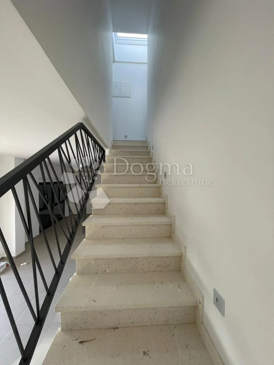 vodice duplex kuća na atraktivnoj lokaciji sa prekrasnim pogledom - slika 15