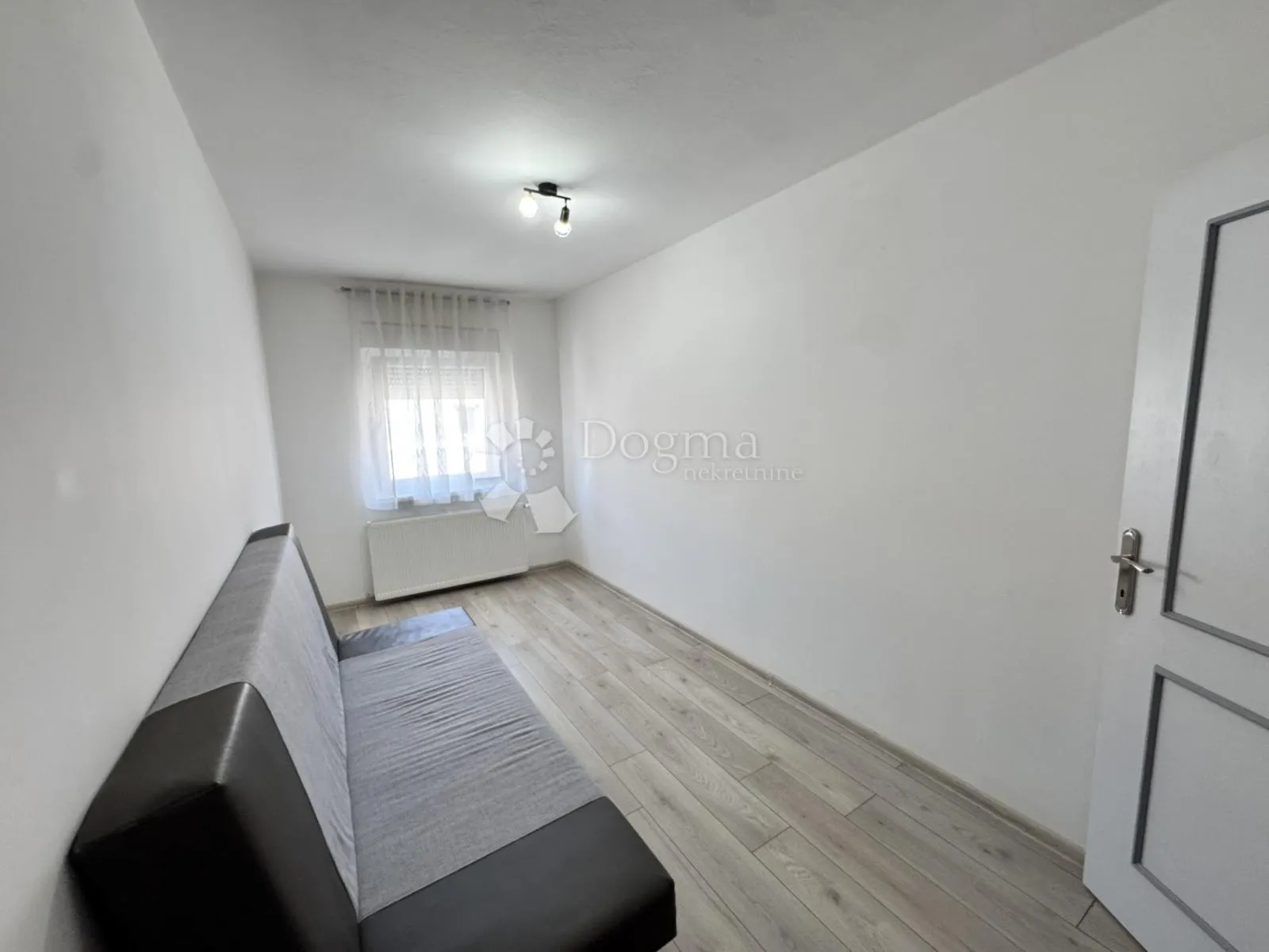 bjelovar - potpuno adaptiran stan s privatnim dvorištem - slika 8