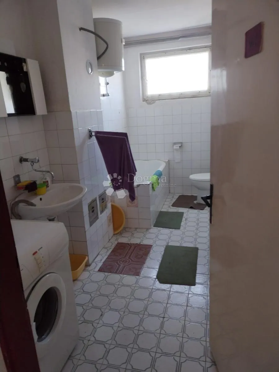 kuća sa zemljištem na prodaju - odmah useljiva ! - slika 40