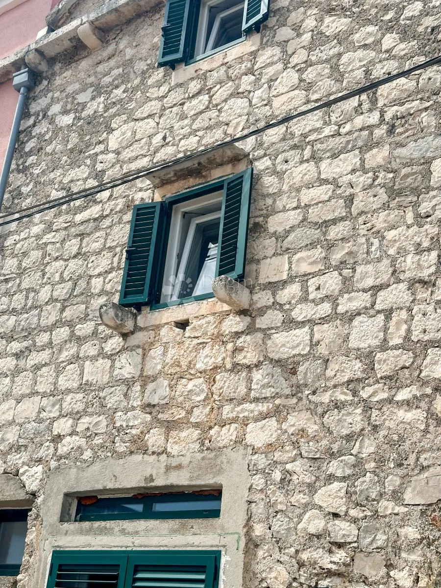 renovirana kamena kuća u srcu primoštena, 150 m2 - slika 2