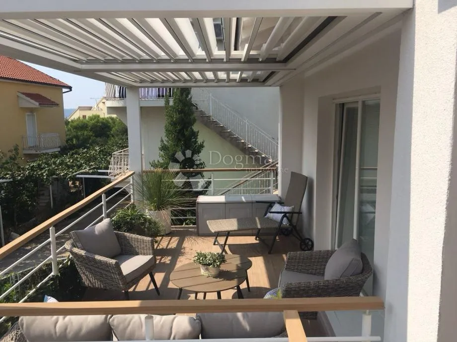 elegantna samostojeća kuća uz more – brodarica, šibenik - slika 2