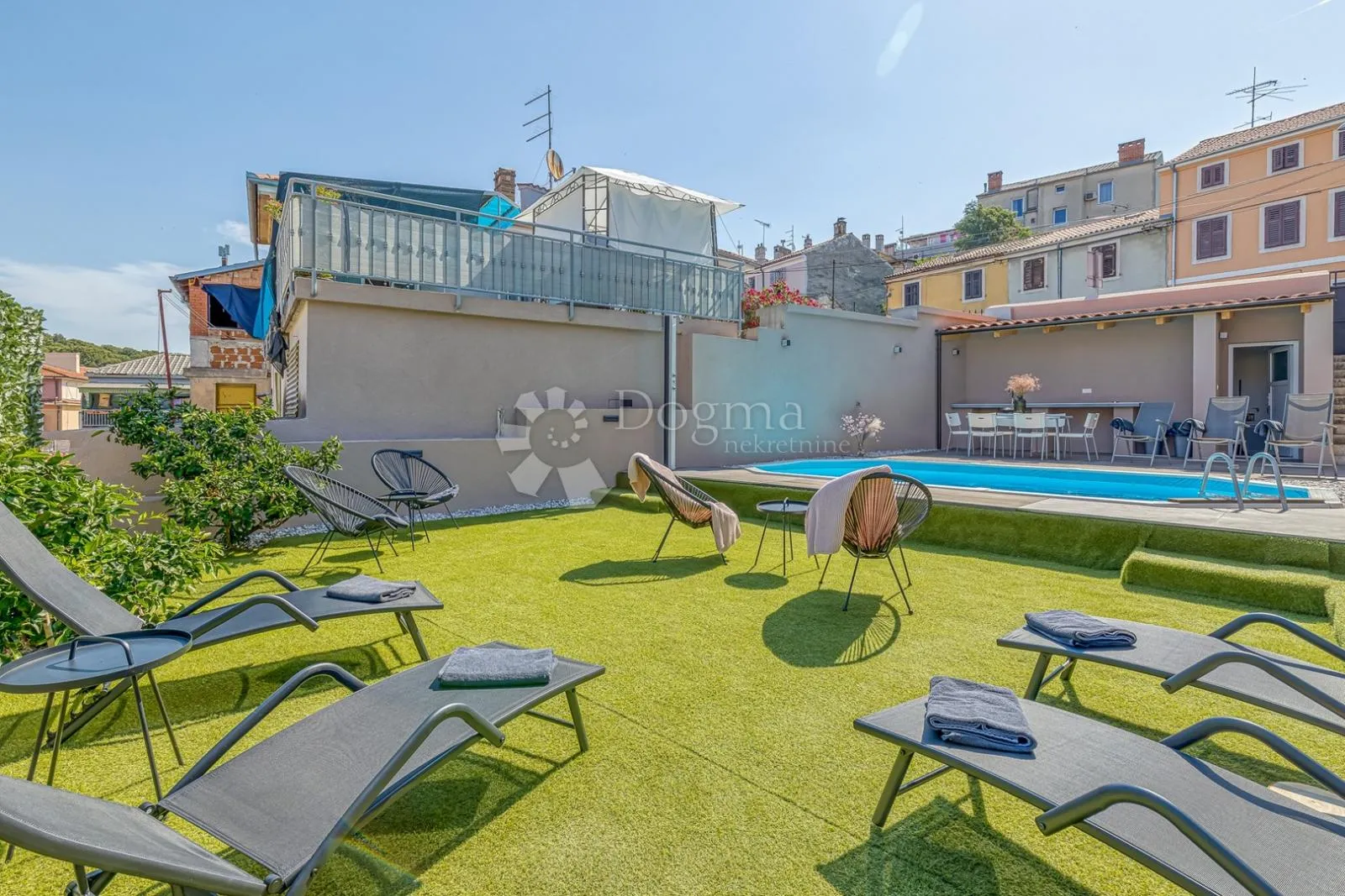 6 apartmana s bazenom u centru pule - slika 2