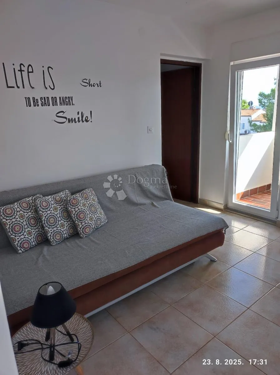 objekt sa tri zasebna apartmana, tražena lokacija kraj mora - slika 25
