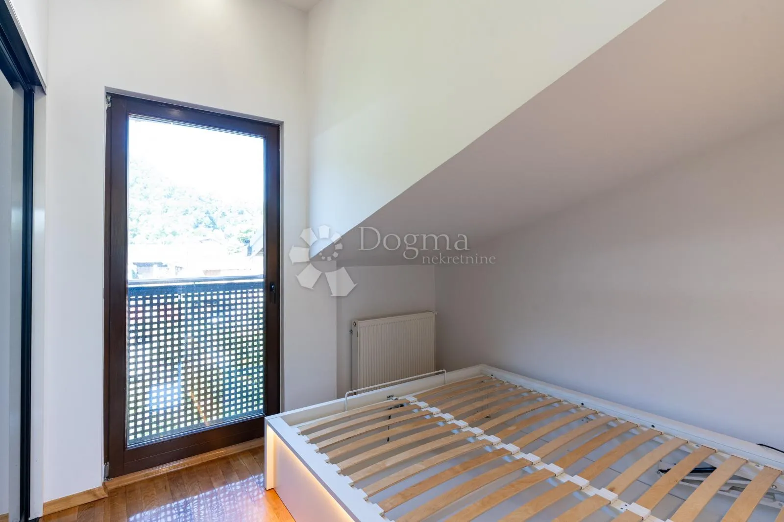 smart penthouse u centru samobora – terasa, garaža, lift, spa kupaonica - slika 11