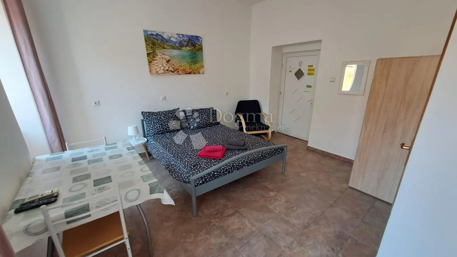 četverosoban stan u centru pule - 4 studio apartmana - slika 2