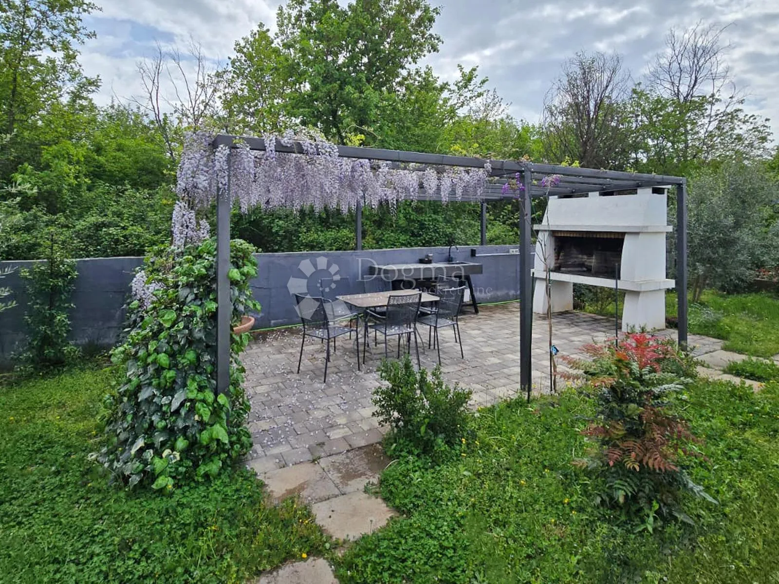 kuća u nizu (krajnja) okrenuta prema zelenilu, 4 sobe, vrt, 10min od grada - slika 34