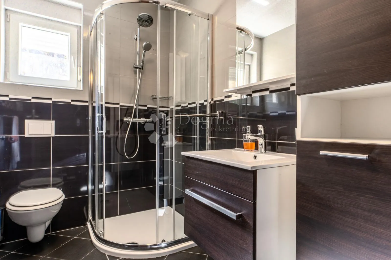 klimno, apartman na samo 250m od mora s okućnicom - slika 13