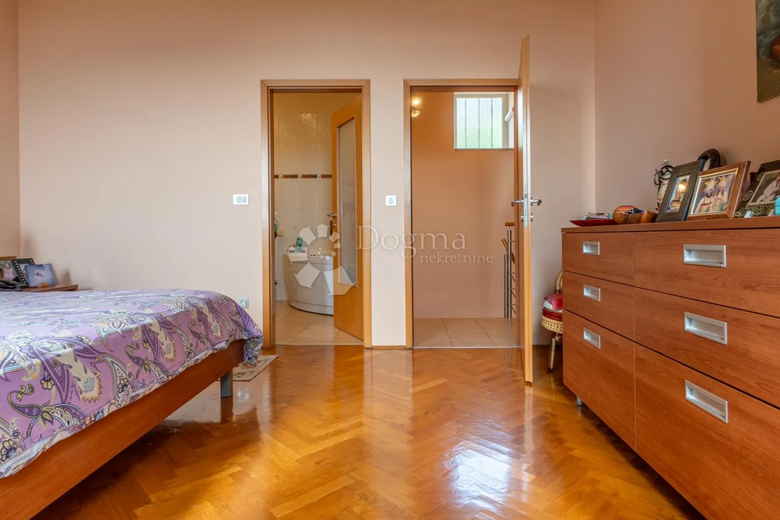 rijetkost! predivna samostojeća kuća u kostreni - slika 30