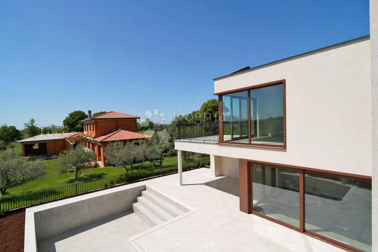 poreč (okolica) - luksuzna vila s otvorenim pogledom na more - slika 21