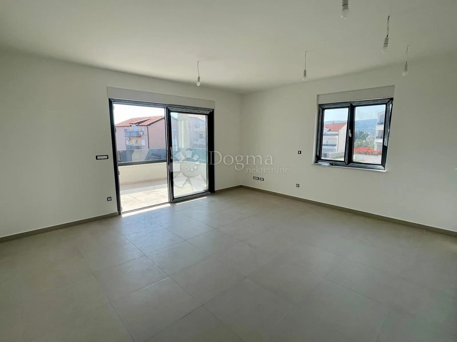 stan vodice novogradnja - slika 4