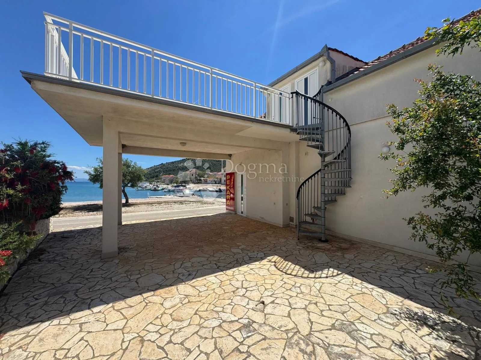 kuća s 3 apartmana i poslovnim prostorom vinišće - slika 4