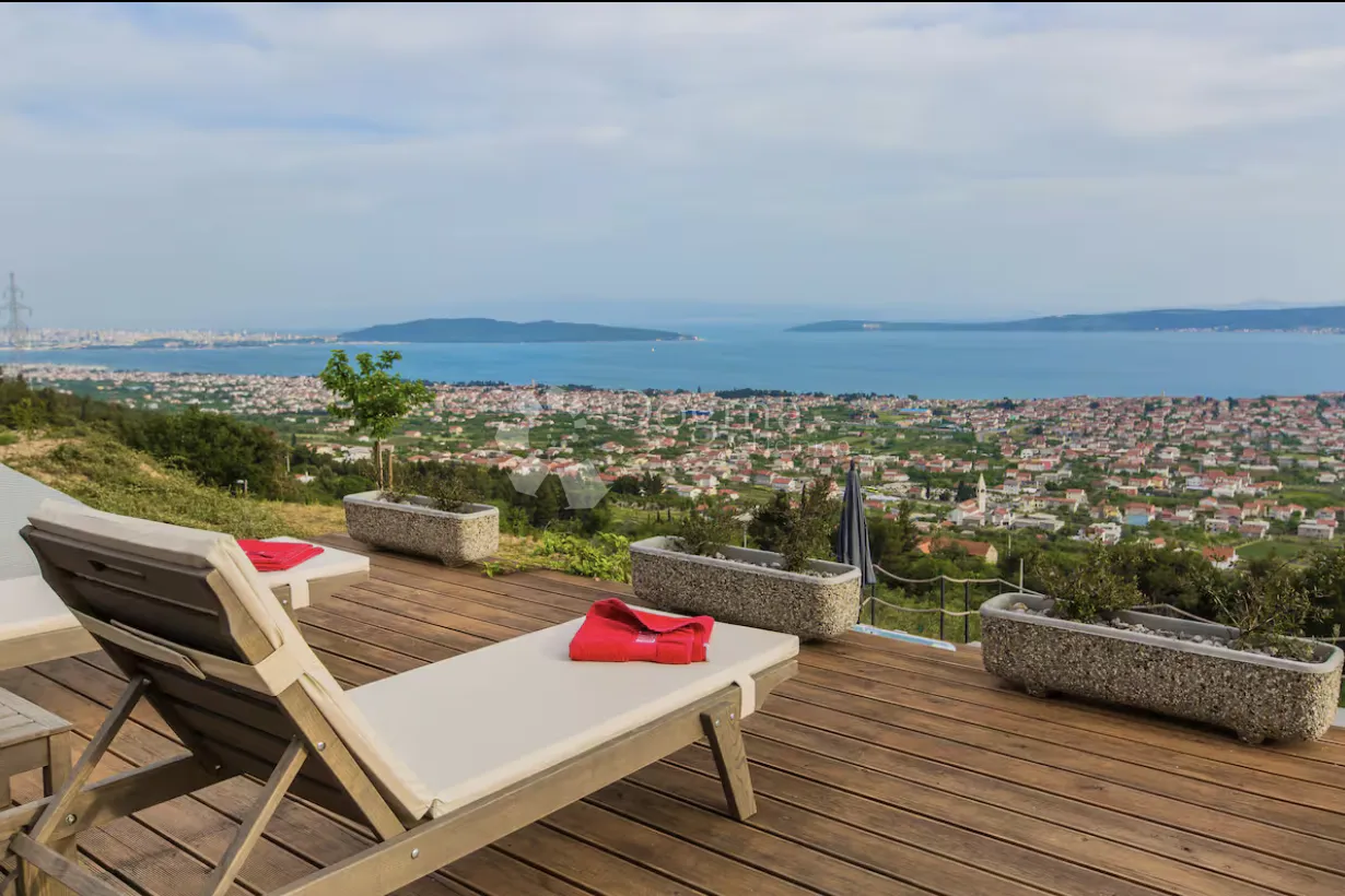 luksuzna vila s panoramskim pogledom i potpunom privatnošću u kaštelima - slika 14
