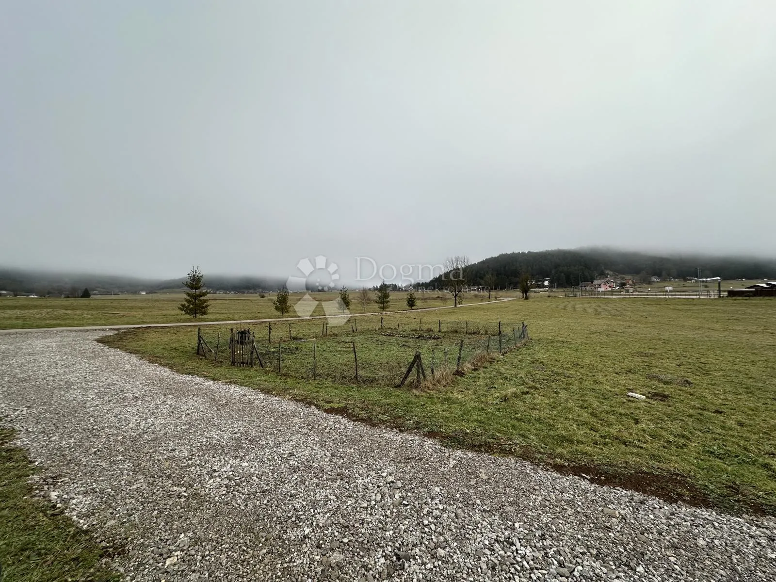 zemljište nadomak plitvičkih jezera i rijeke gacke !!! - slika 5