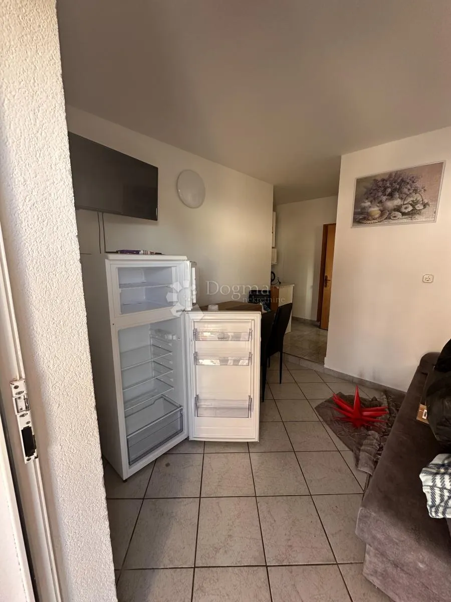 vir kuća sa 8 apartmana uhodana u posao sa turizmom - slika 24