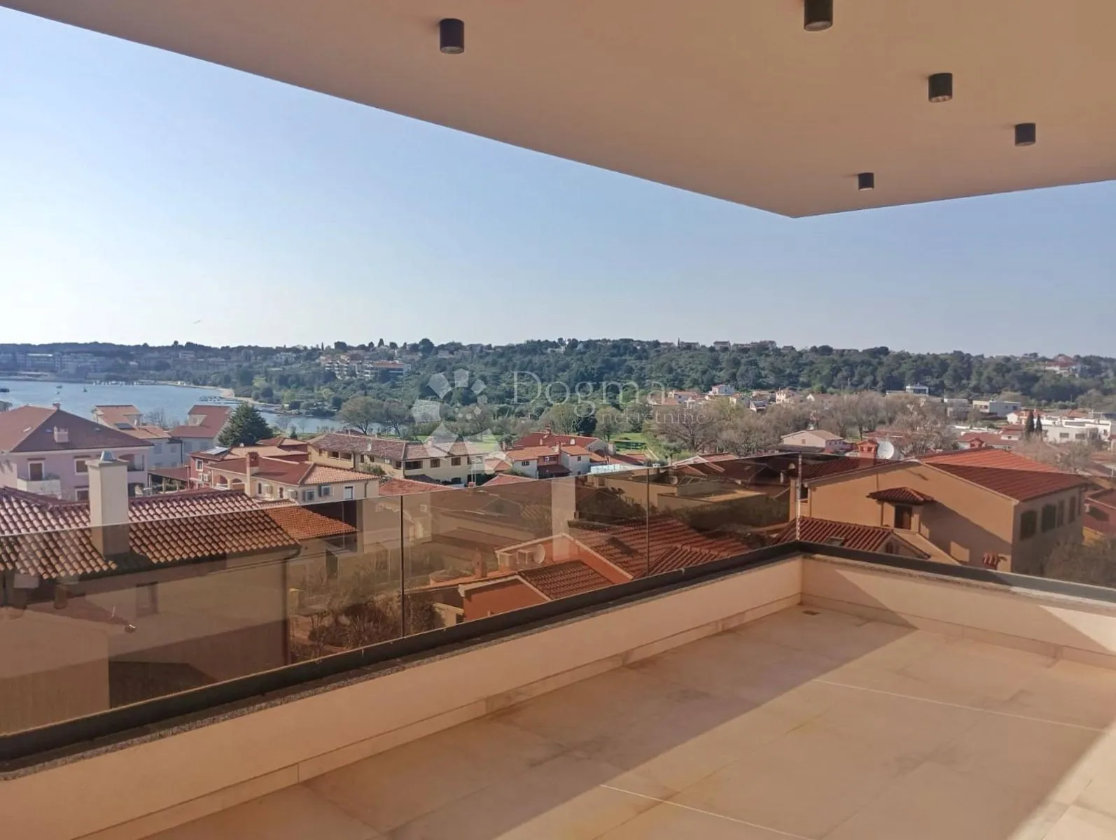 prekrasni penthouse s velikom terasom i pogledom na more! garaža! - slika 3