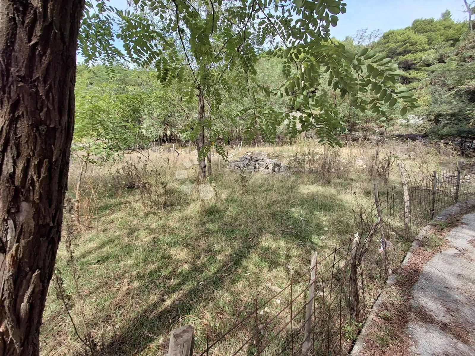 građevinski teren u supetarskoj drazi - slika 2