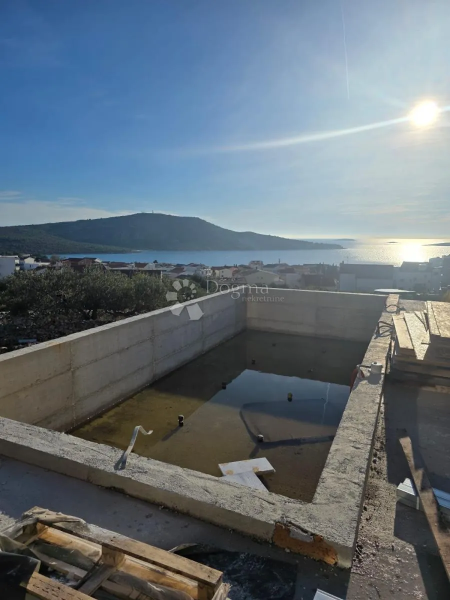 primošten- 2.kat u novogradnji- bazen+top pogled - slika 4