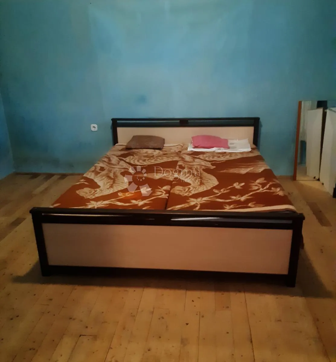 kuća za adaptaciju u drežnici sa 8 stanova - slika 8