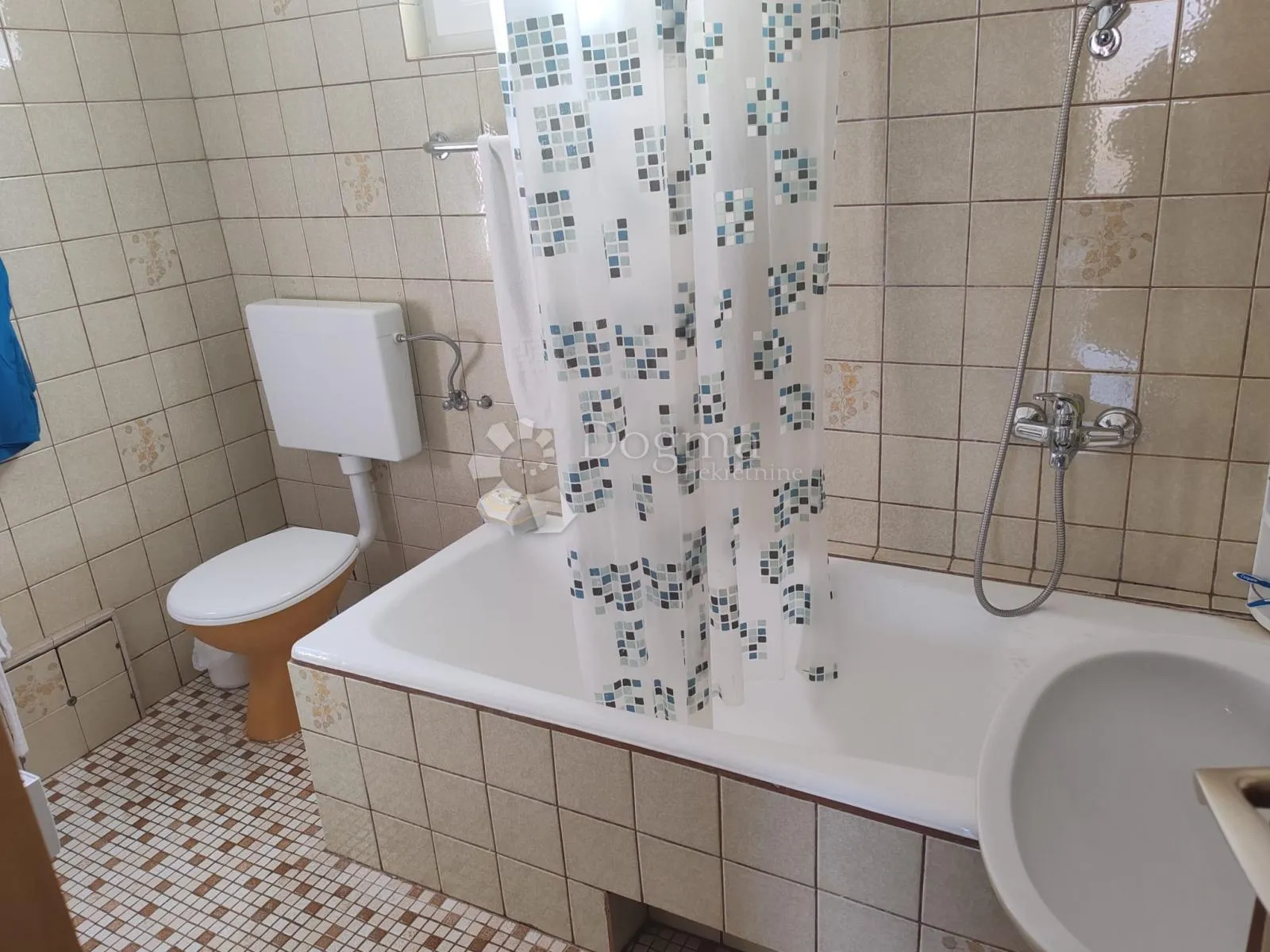 srima - atraktivna kuća u prvom redu do plaže s predivnim vrtom - slika 39