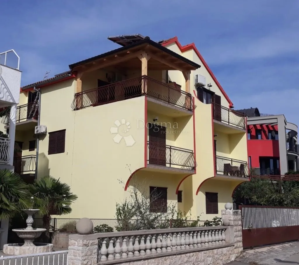 prekrasna kuća vodice - slika 2