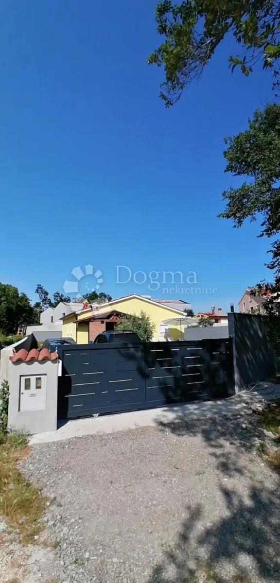 predivna prizemnica sa bazenom - 2 km od mora - slika 24