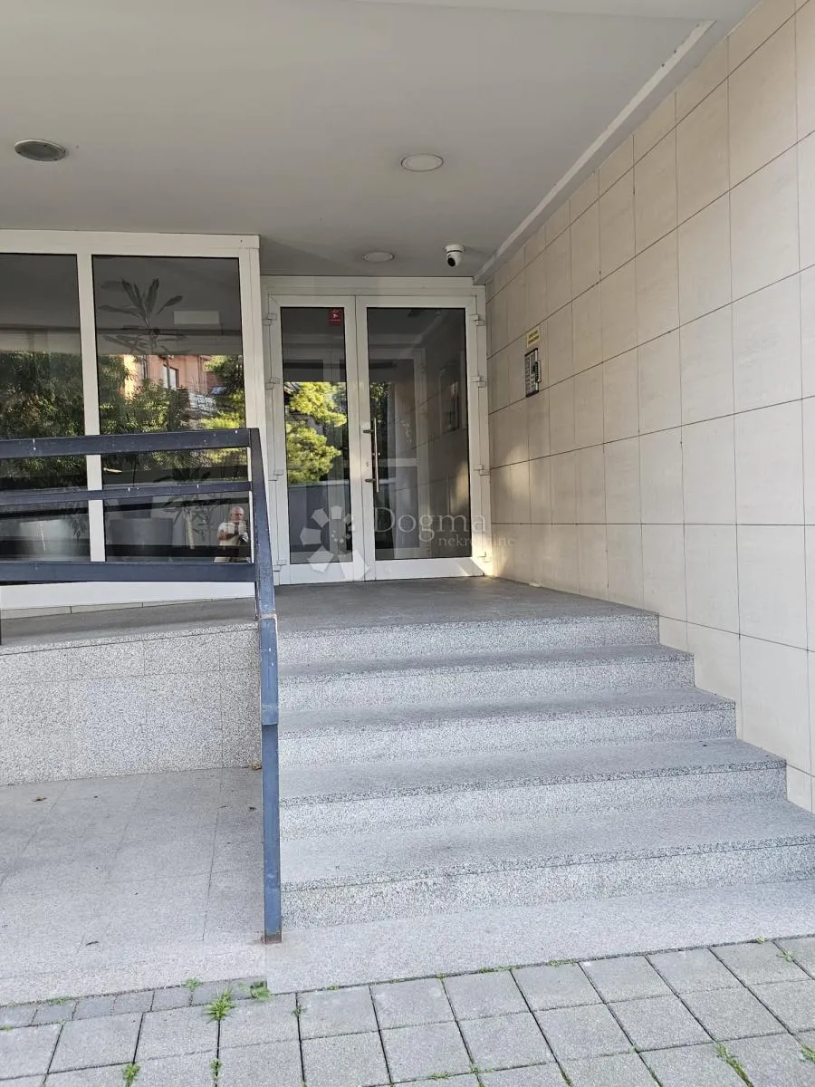 prekrasan stan za najam u blizini petrove crkve - slika 21