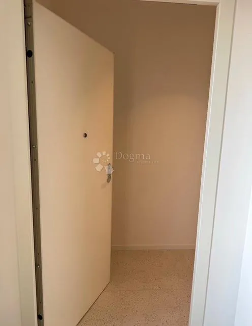 vojak-97m2,3skl,kompletno adaptiran ,balkon, - slika 7
