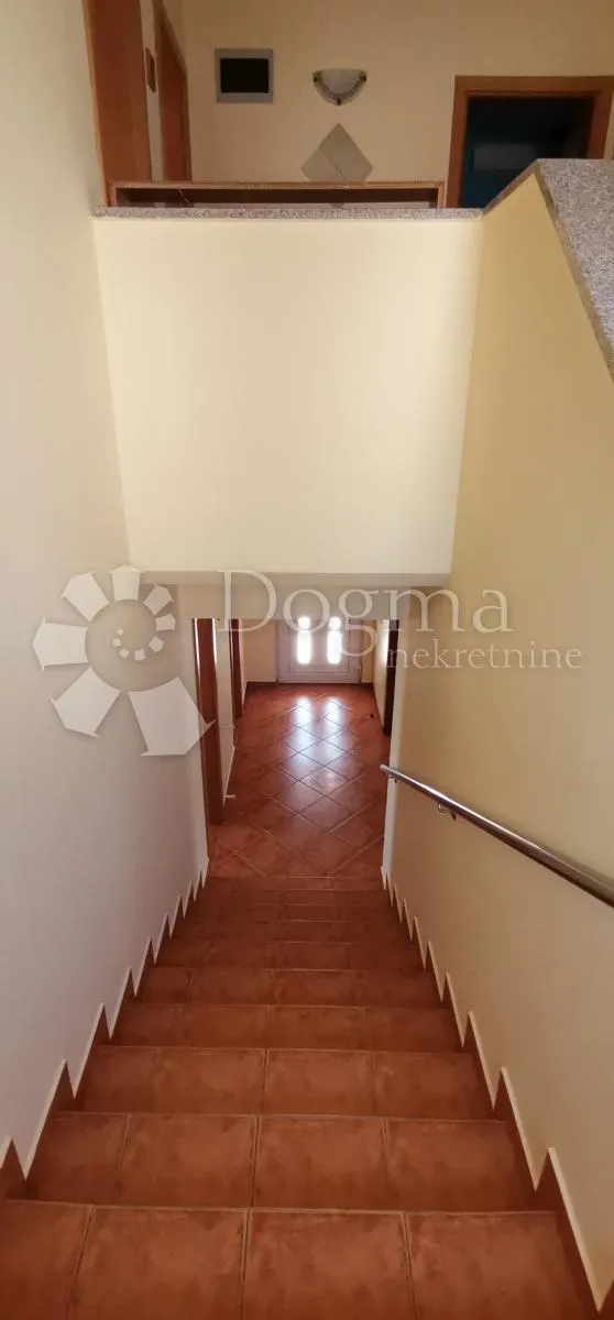 kuća za odmor s bazenom - slika 11