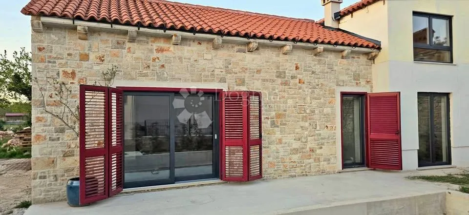 moderna kamena kuća s bazenom - svetvinčenat - slika 2