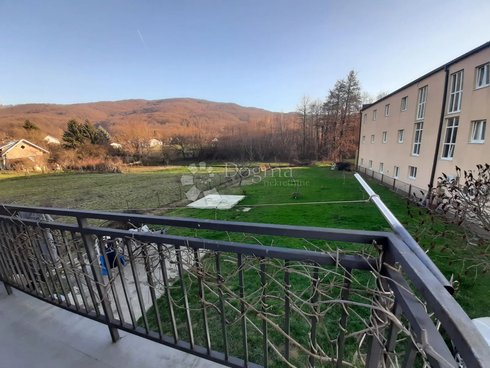 kuća uz park prirode medvednica – 650 m² mira i zelenila - slika 24