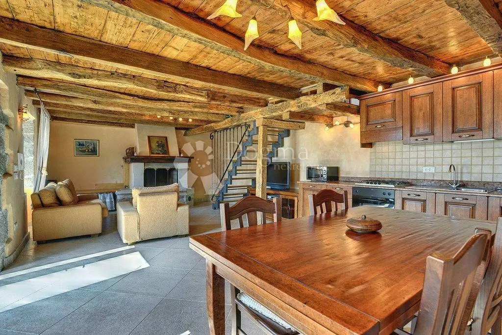 kamene vile u rustikalnom stilu s panoramskim pogledom - slika 9