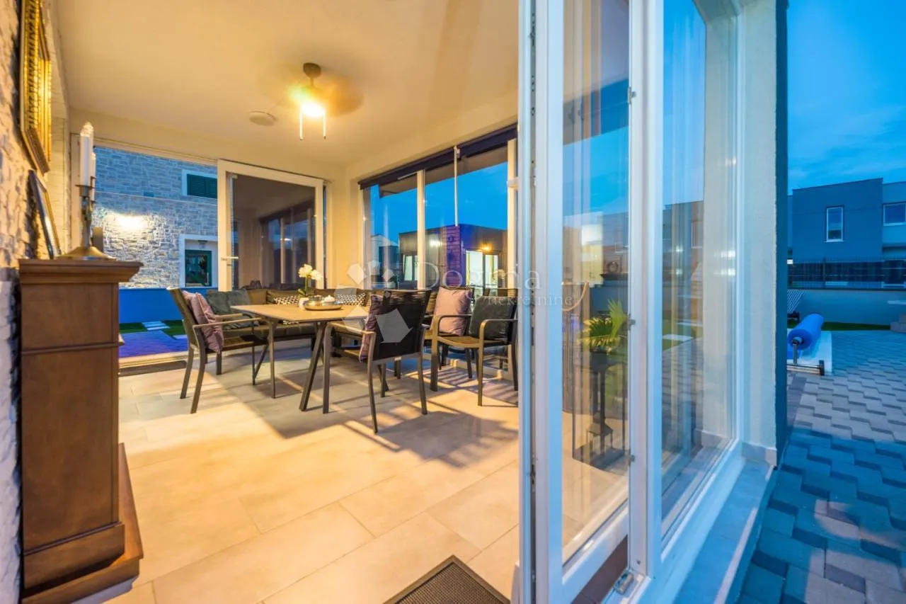 villa 100m od mora - slika 25