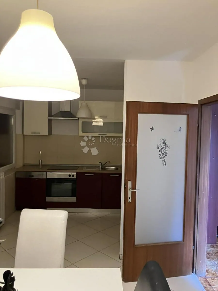 klana, 120 m² – prostrana etaža kuće s velikom okućnicom i 2 garaže - slika 10