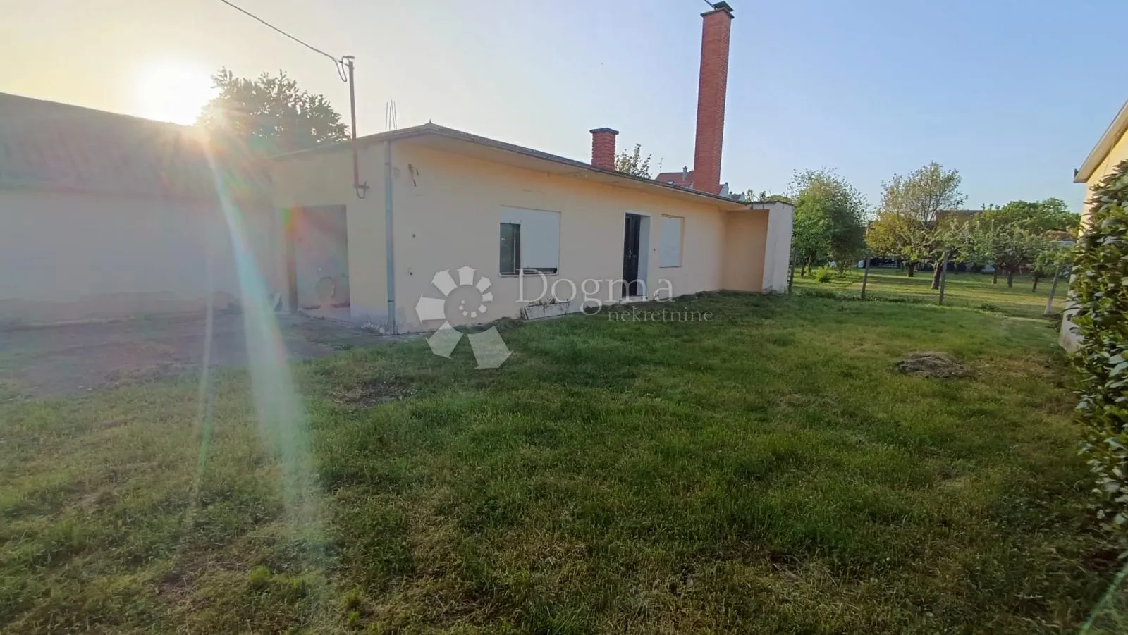 kuća u srcu đakova s terasom i okućnicom! - slika 4