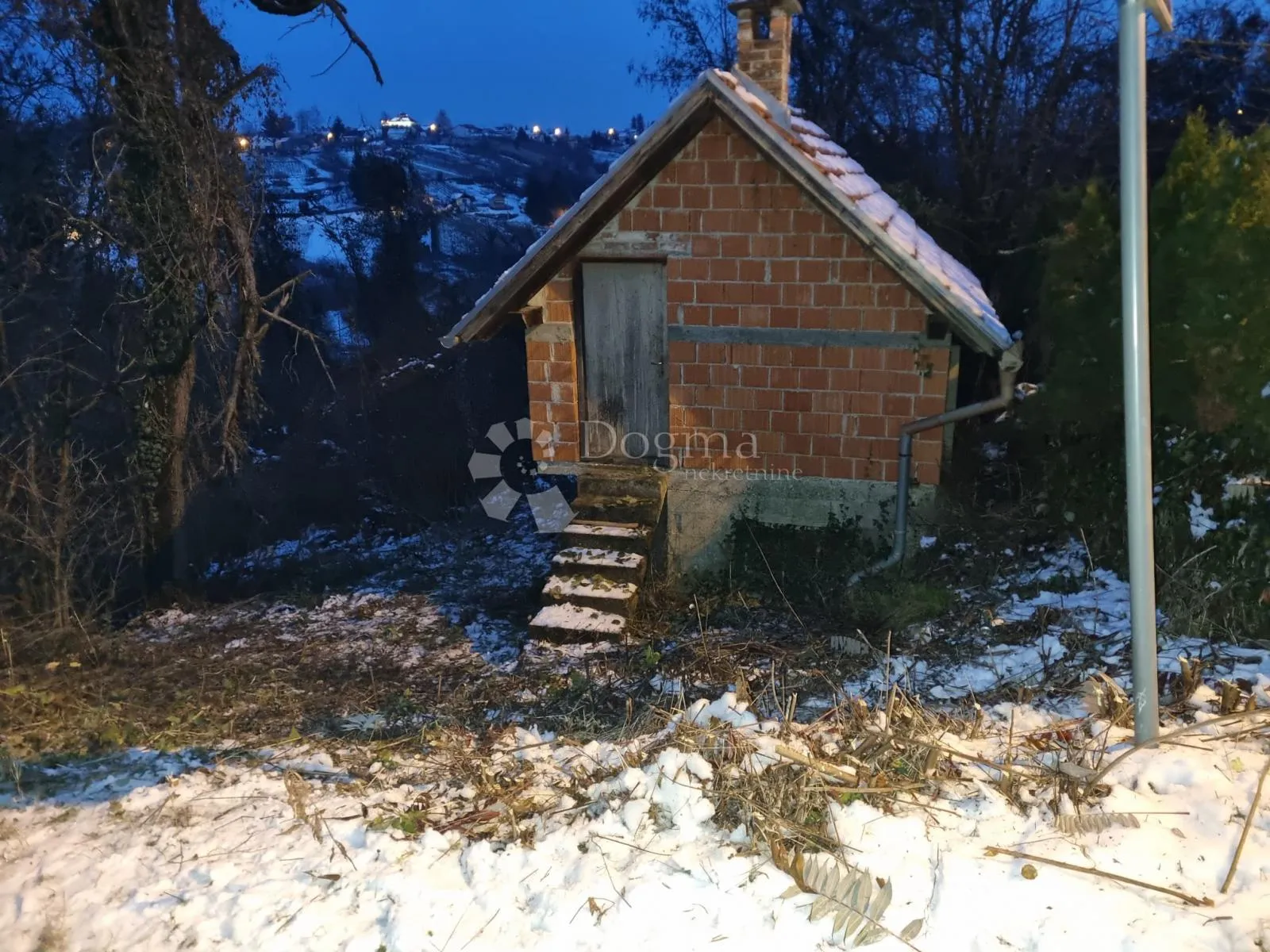 vikendica uz šumu - slika 5