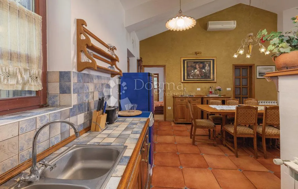 kamena kuća na šarmantnom imanju - slika 48