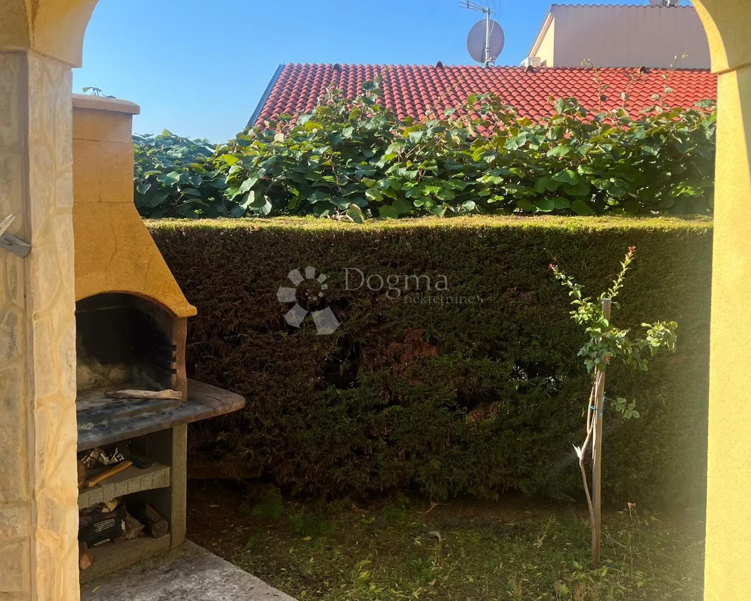 zanimljiv mediteranski dom s pogledom na brijune - slika 12